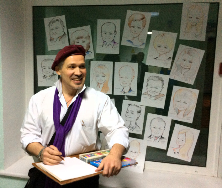 Выставка, нарисованных персонажей впечатляет, шаржист Михаил Шабалин, шаржист на мероприятие, шаржист Минск
